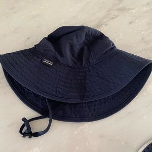 Patagonia kids sun hat like new condition navy color size L